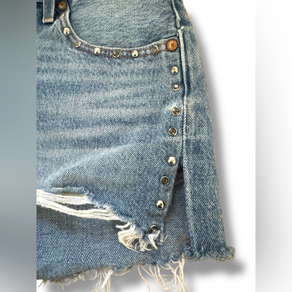 Levis‎ Shorts Womens 28 Denim Cut Off 501 Button Fly Bling Distressed EUC - Picture 4 of 12